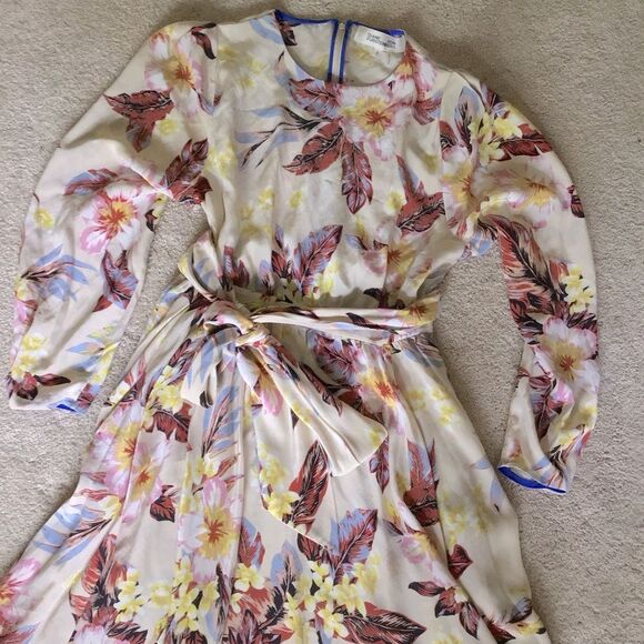 Diane Von Furstenberg 100% Silk Floral Draped Dress Tie Waist Belt Dress Size 6 - Picture 4 of 6